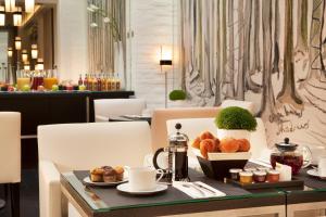 Le A Hotel Review: A Parisian Gem - Location Highlights