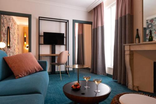 Leonardo Boutique Hotel Paris Opera - Room Features and Amenities