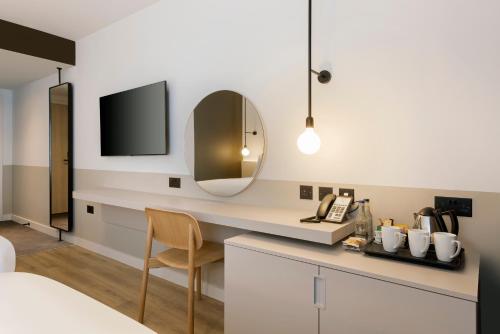 Leonardo Hotel Manchester Piccadilly - Accommodation and Amenities