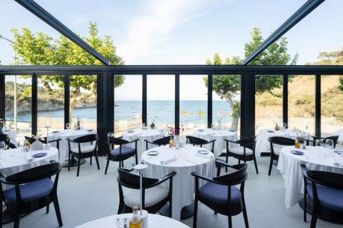 Les Elmes - Hotel, Spa & Private Beach - Culinary Delights and Dining Options