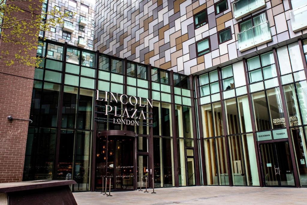 Lincoln Plaza Hotel London, Curio Collection By Hilton - Location and Accessibility