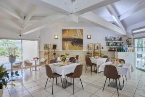 Logis Hotel Le Rodin - Room Features and Amenities