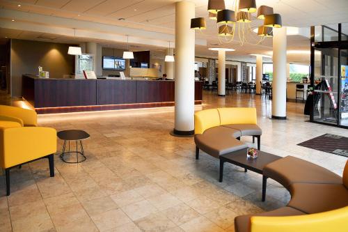 Logis Lyon East Porte De L'Ain - Convenient Location