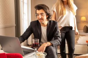 Longchamp Elysées - Room Features and Dining