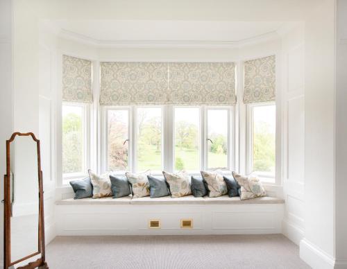 Lords Of The Manor - Accommodation and Facilities