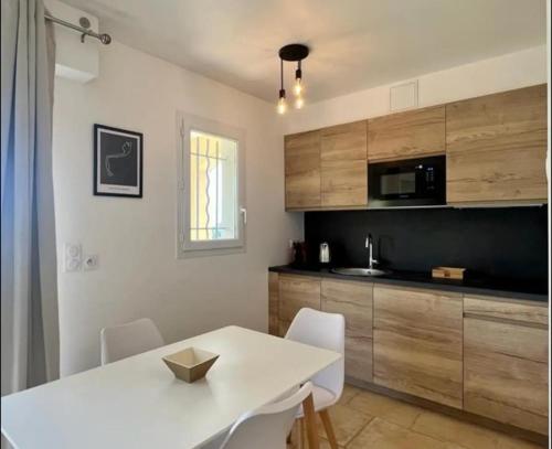 LOU BEL AZUR ESTATE - Elegant - Accommodation Features