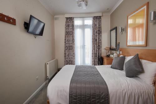 Luna And Simone Hotel - Location and Accessibility