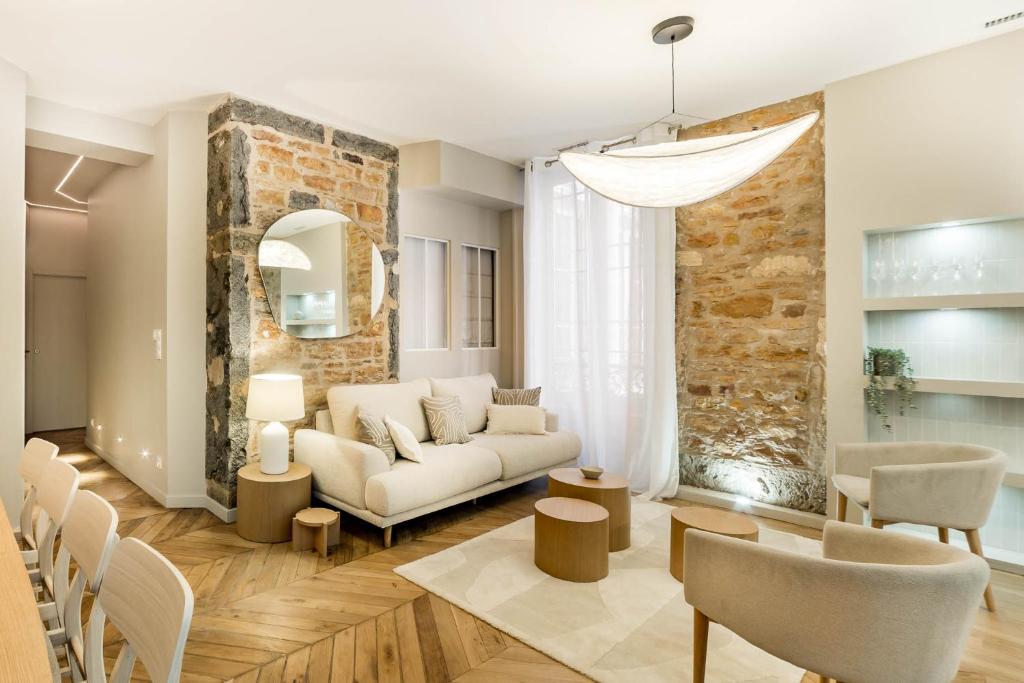 LYON CITY CENTER LES CORDELIERS - Property Features and Amenities