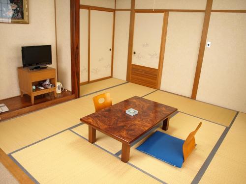 Maruni Ryokan - Accommodations Offered
