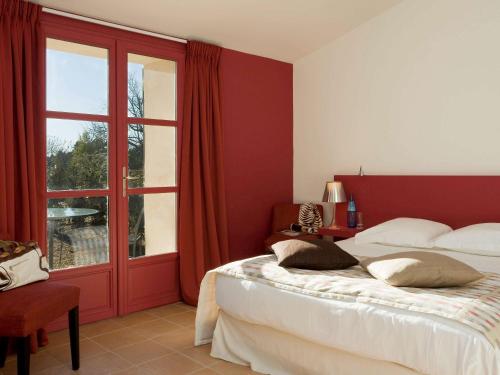 Mercure Aix-En-Provence Sainte-Victoire - Accommodation and Amenities