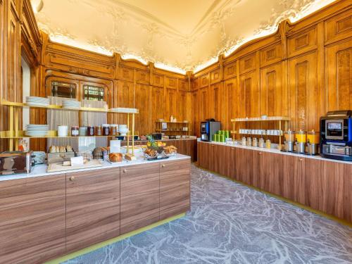 Mercure Lyon Centre Château Perrache - Unbeatable Location and Connections