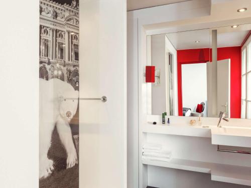 Mercure Paris Opera Louvre - Location and Accessibility