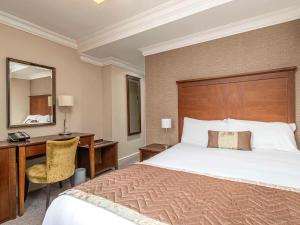 Mercure Salisbury White Hart Hotel - Accommodations and Amenities