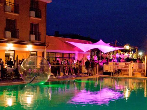 Mercure Toulouse Airport Golf De Seilh - Room Types and Amenities