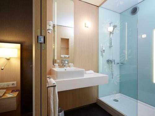Mercure Valenciennes Centre - Room and Facility Features