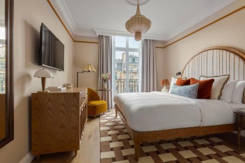 Miiro Le Grand Hotel Cayre - Amenities and Services