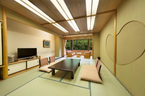 Minakami Hotel Juraku - Hotel Overview and Location