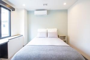 Minutes From Sumiyoshi & Iconic Attractions & Sky Tree - Key Amenities and Services