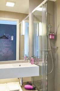 Moxy London Stratford - Room Types and Features