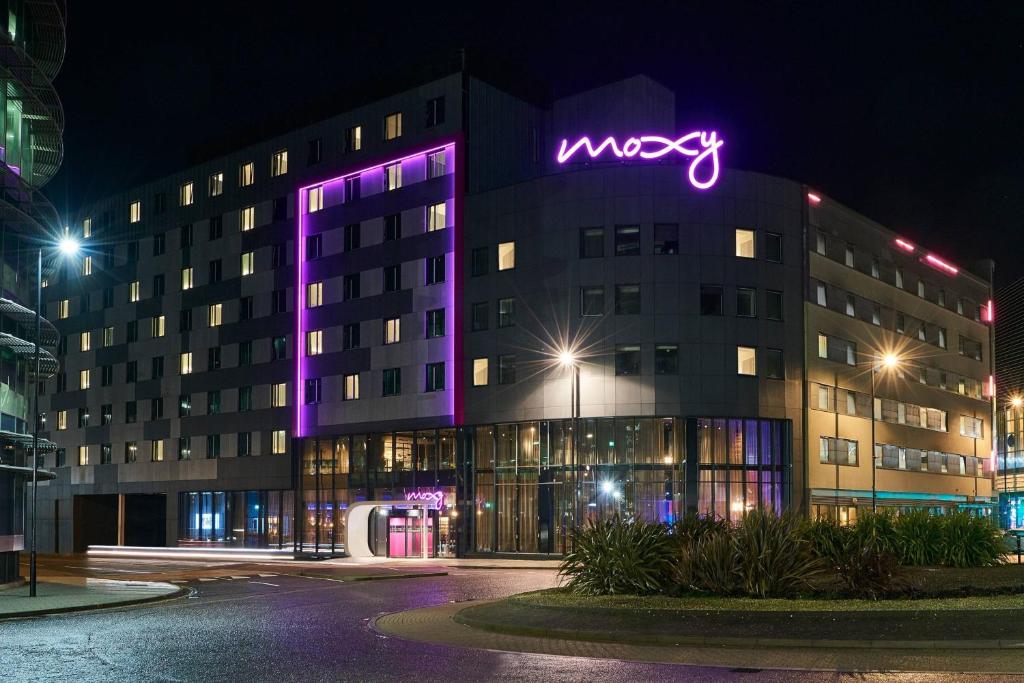 Moxy Southampton - Accommodations and Facilities