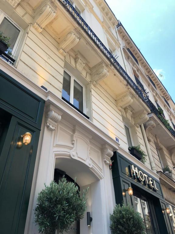 New Hotel Le Voltaire - Room Features and Amenities