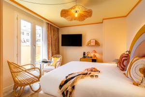 Nice Pam Hotel Fully Renovated - Room Features and Amenities