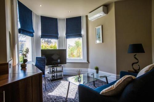 No5 Durley Road - Contemporary Serviced Rooms and Suites - No Food Available - Accommodation Features