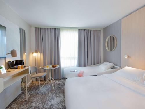 Novotel Aix-En-Provence Pont De L'Arc - Accommodations and Amenities