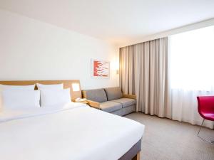Novotel Lille Centre Gares - Amenities and Services Offered