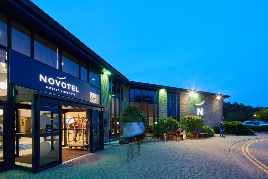 Novotel London Stansted Airport - Rooms and Accommodations