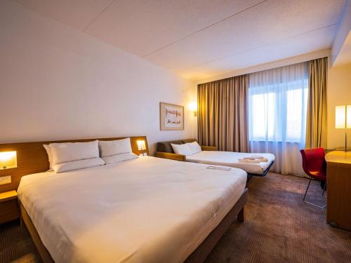 Novotel London West - Accommodations Available