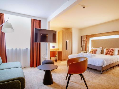 Novotel Lyon Centre-Confluence Bord De Saone - Accommodation Options