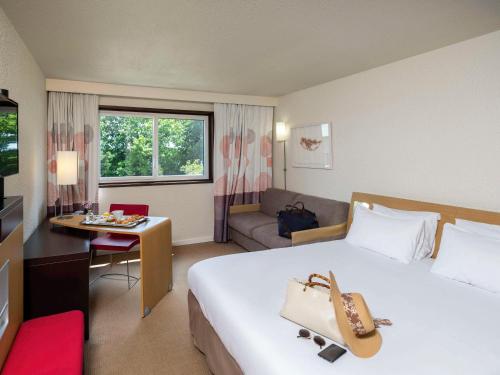 Novotel Nantes Carquefou - Room Types and Amenities