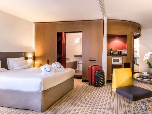 Novotel Suites Cannes Centre - Accommodations and Room Features