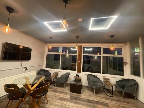 Oakwell Hotel - Guest Ratings and Reviews