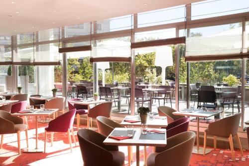 Oceania Clermont Ferrand - On-Site Dining Options