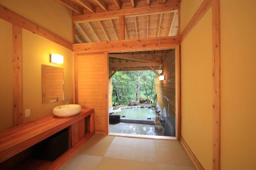 Oita Toranoyu - Location and Accessibility