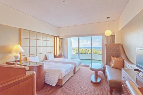 Okinawa Kariyushi Beach Resort Ocean Spa - Dining Experiences