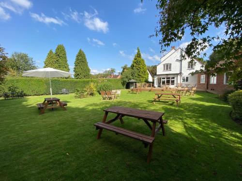 Old Farm Hotel - Location and Accessibility