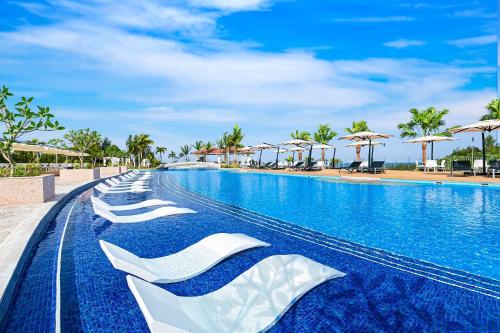 Oriental Hotel Okinawa Resort & Spa - Dining and Culinary Offerings