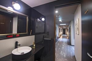 Osaka Bay Floating Hotel - Hotel Location