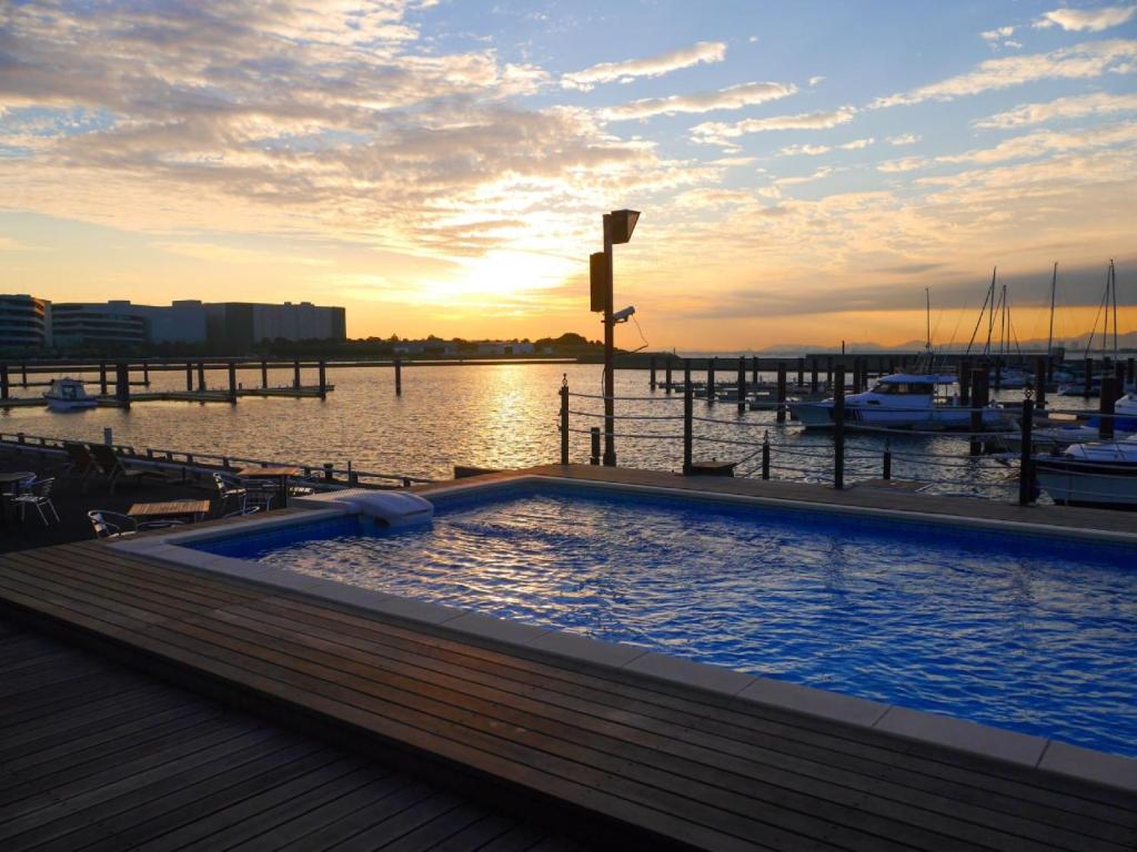 Osaka Hokko Marina HULL Review