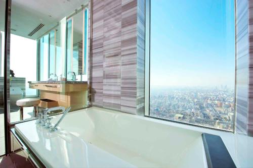 Osaka Marriott Miyako Hotel - Location and Accessibility