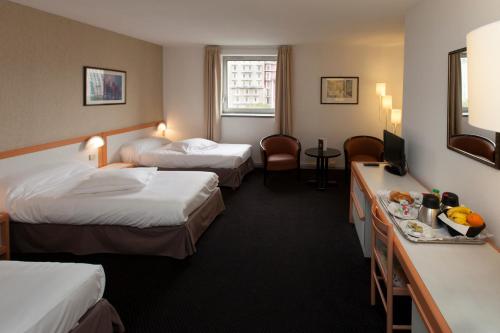 Paradise Hotel - Hotel Overview