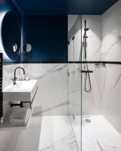 Parisian Hotel - Guest Experiences and Ratings