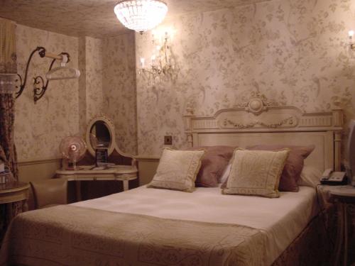 Pavilion Hotel - Accommodations and Amenities