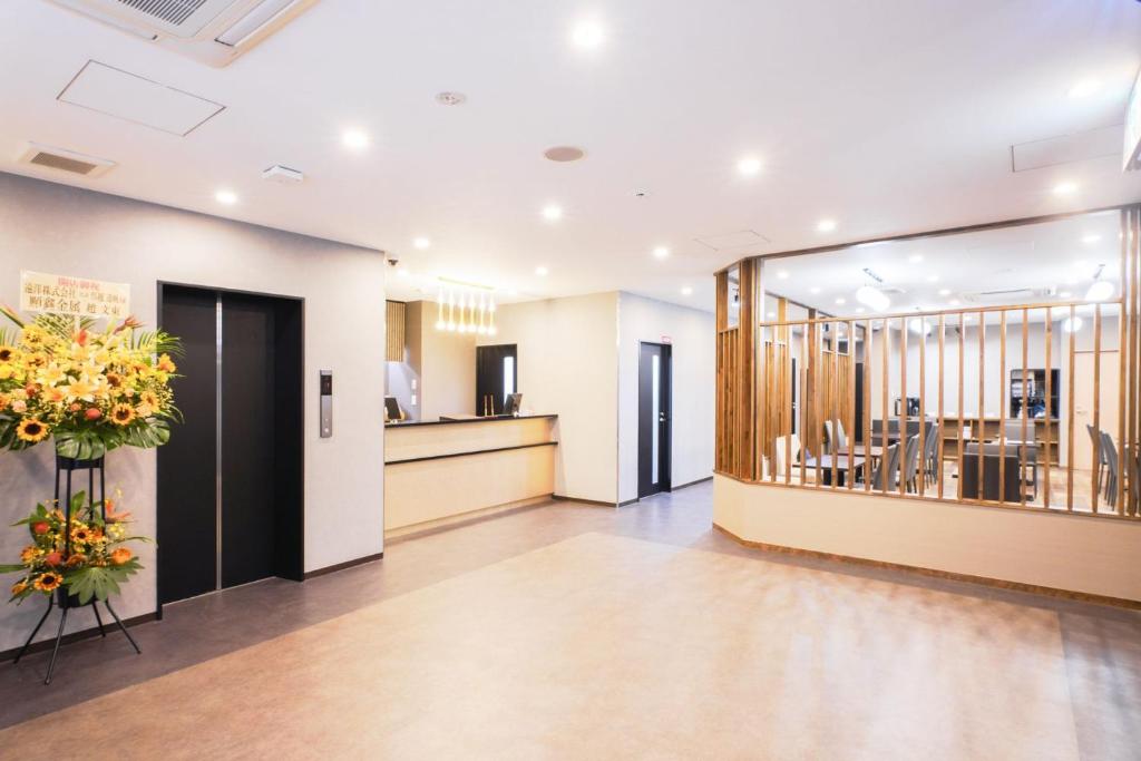 Pearl Spring116 Hotel - Hotel Overview and Location