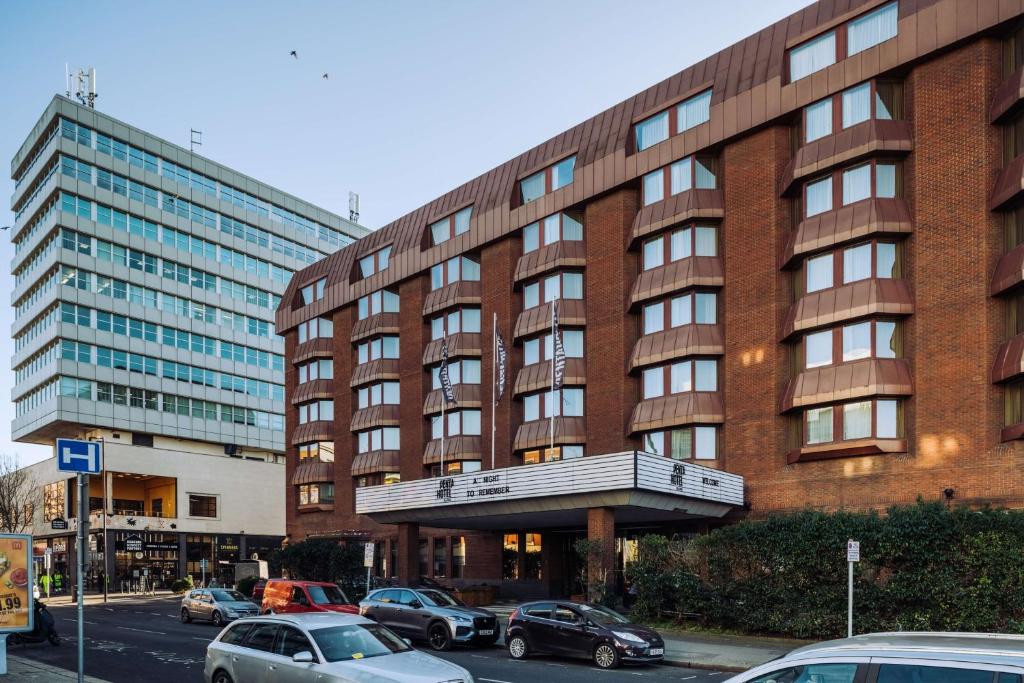 Pentahotel Reading - Convenient Location