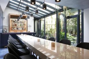 Perpetual Elysée Montaigne - Hotel Features and Amenities