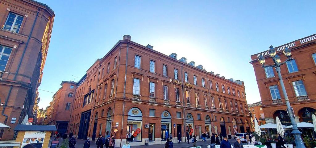 Plaza Hotel Capitole Toulouse - Accommodations and Amenities